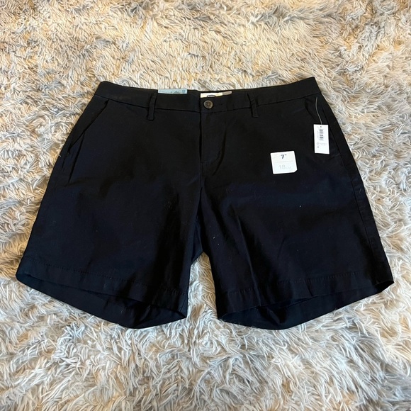 NWT Old Navy Black 7” length shorts - Picture 2 of 4